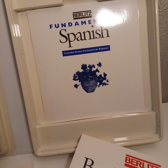 Berlitz Learn Spanish Cassette And Book Set - Picture 7 of 9